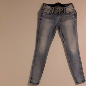 COPY - Light wash Silver Jeans.  Mid rise.stretchy.  W28/L31.